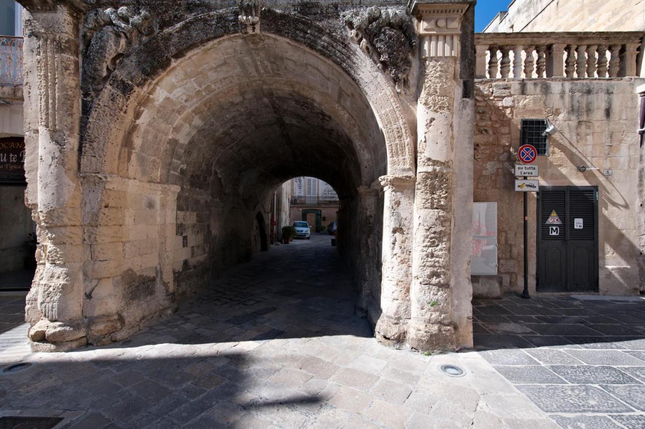 Casa Dell'Arco Old Town - Sit Apartment Лече Екстериор снимка